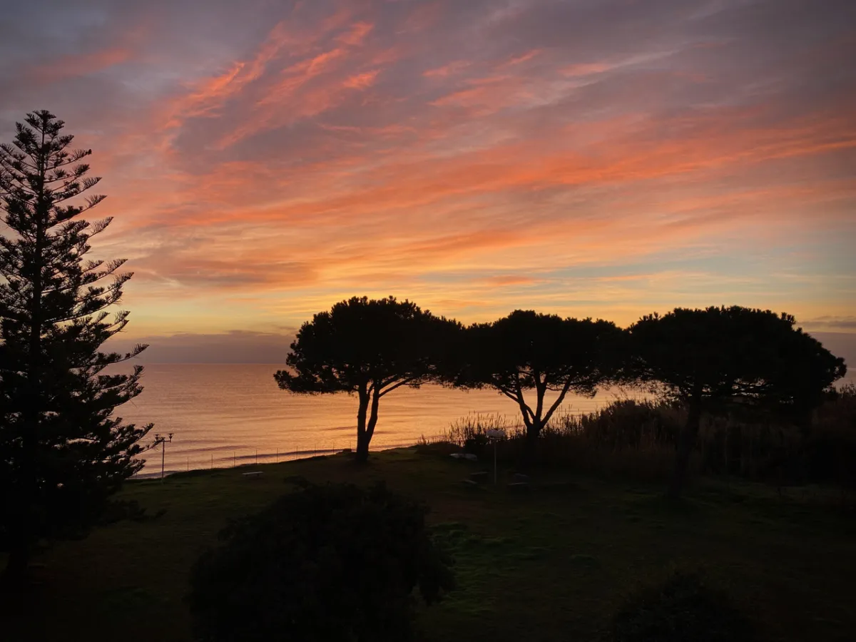 Coucher de soleil sur la mer depuis la loggia